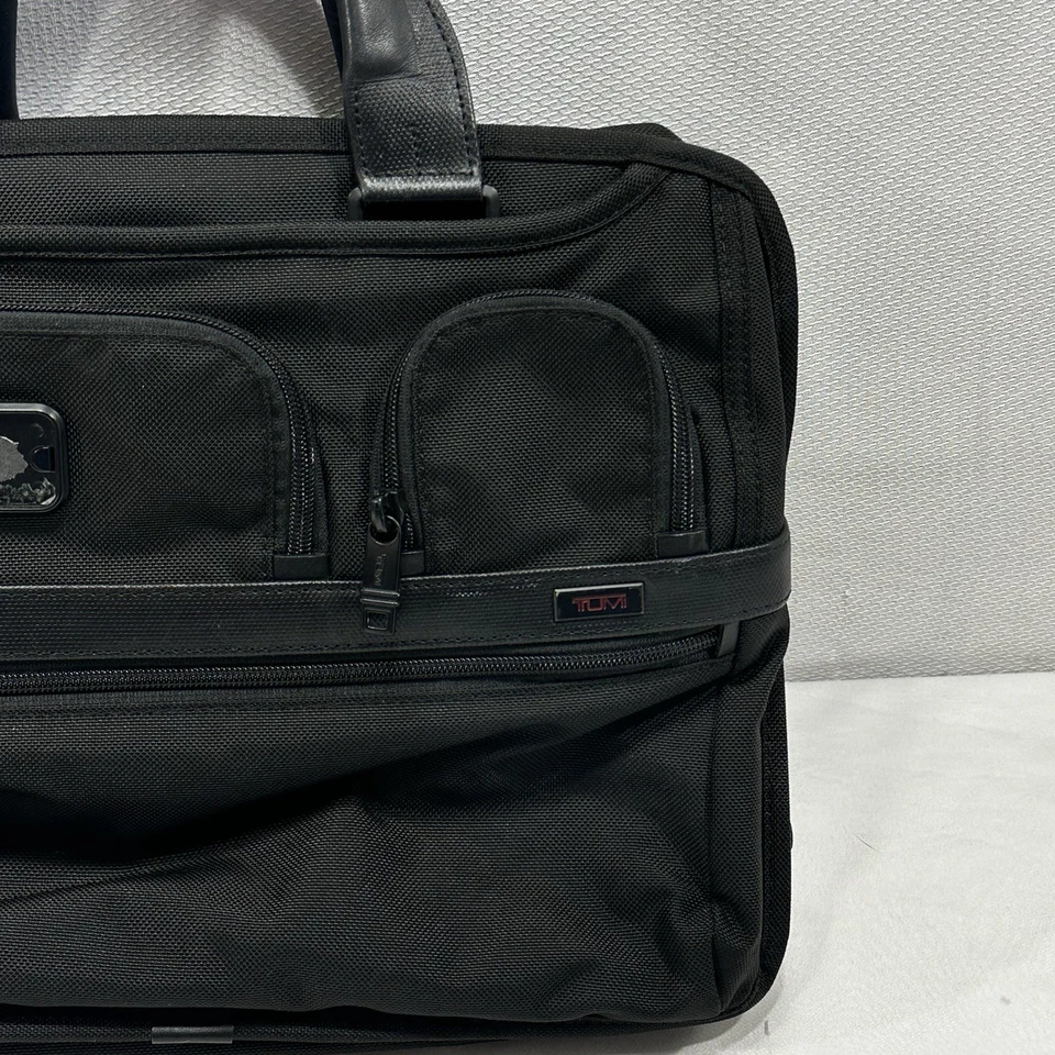 Tumi Alpha 2 расширяемый органайзер ноутбук бриф 26145D2 черные ручки 16 «x 11» x 6» - Изображение 2 из 4