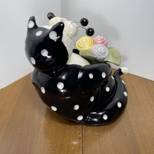 Amy Lacombe Cat Figurine Vintage Black White & Polka Dot Flower 2001 Whimsiclay - Picture 4 of 10