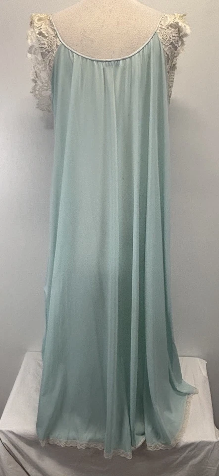 "Camisón de colección Lucie Ann azul claro correas de encaje longitud completa años 70 46"" defectos en el pecho" Foto 3 de 4