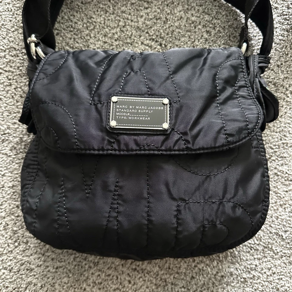Bolso Bandolera Convertible MARC JACOBS Negro Nylon Repujado R $225 Foto 4 de 4