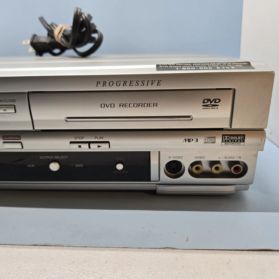 COMBO SYLVANIA VCR/DVD • Para piezas/reparación modelo DVR90VF funciona con alimentación sin probar  Foto 4 de 4