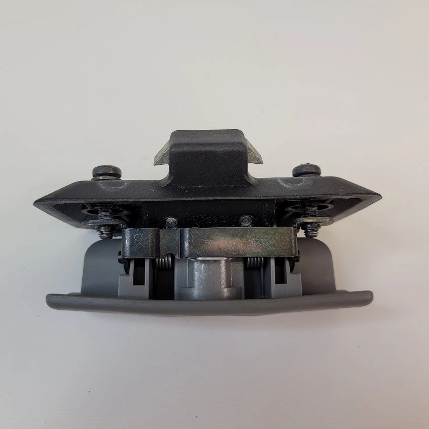 2006-2007 宝马 530xi 手套盒闩锁带锁灰色原始设备制造商无钥匙 — 第 3/4 张图片