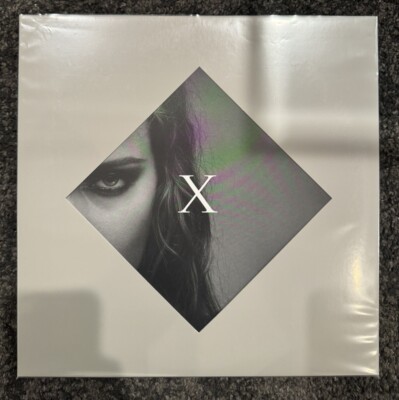 Queen Of The Clouds X Anniversary Deluxe 3LP White Vinyl SIGNED