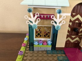 LEGO Disney: 100% Arendelle Castle Celebration 41068 with all minifigures