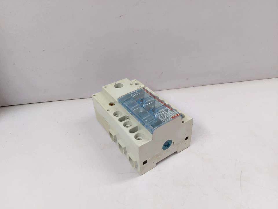 LEGRAND 0 225 44 3P Pole Isolator Switch 125A Ui=800V 50/60Hz Uimp=8Kv - Image 4 of 4