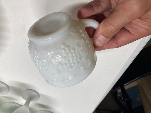 SELTEN-Vintage: Imperial Milchglas Traubenmuster-Set für 6-8 Mitte des Jahrhunderts - Bild 10 von 21