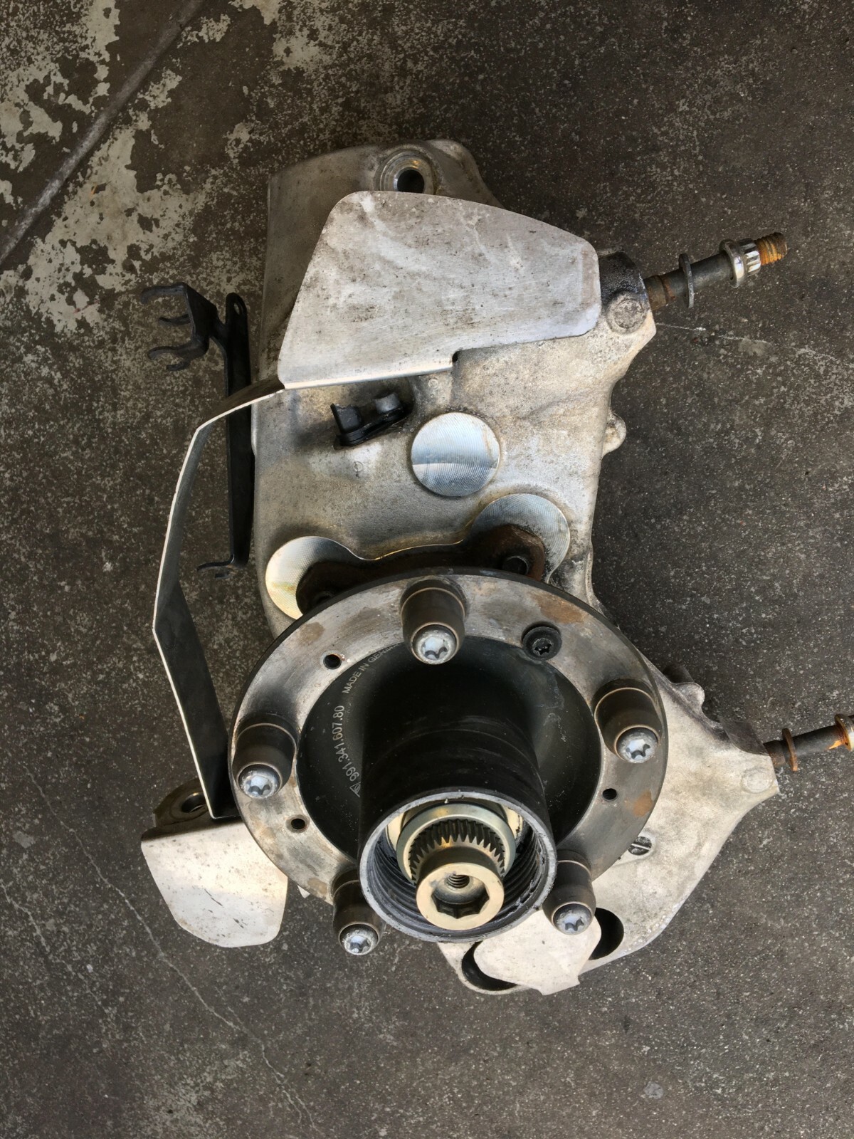 16 - 19 991 991.2 Porsche 911 GT3 RS Left Driver Front Wheel Carrier Hub Knuckle