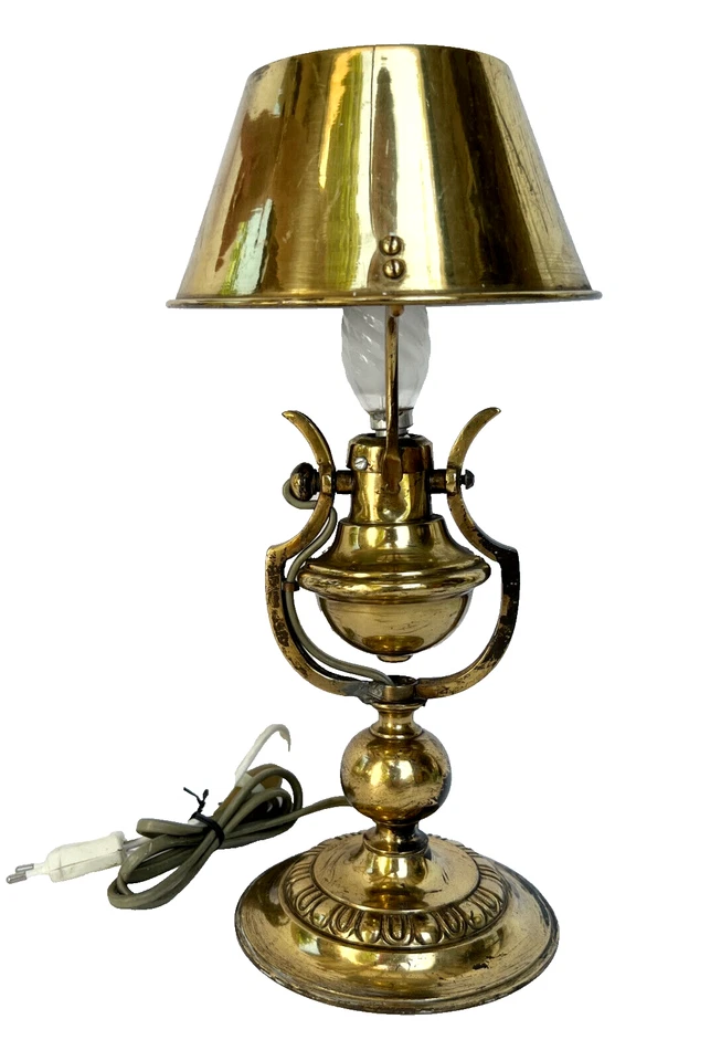 Lampe applique de marine vintage en laiton, ancien luminaire de bateau - Photo 1/4