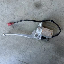 2004 - 2009 Yamaha Vino 125 XC125 Front Brake Master Cylinder With Lever OEM