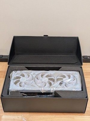 ASUS ROG Strix GeForce RTX 4090 White OC Edition 24GB GDDR6X