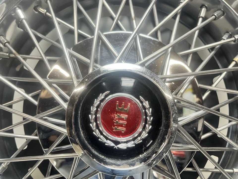 Ford Mercury Comet 1977-1979, Cougar, Granada, LTD 14" tapacubos de radios de cable Foto 3 de 4