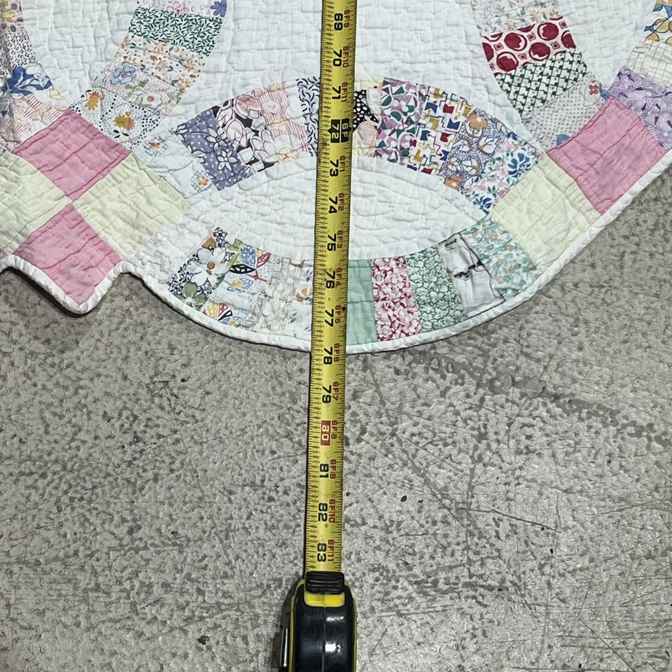 Cortador de edredón de retazos de anillo de boda doble hecho a mano vintage manchado usado años 40 50 Foto 4 de 4