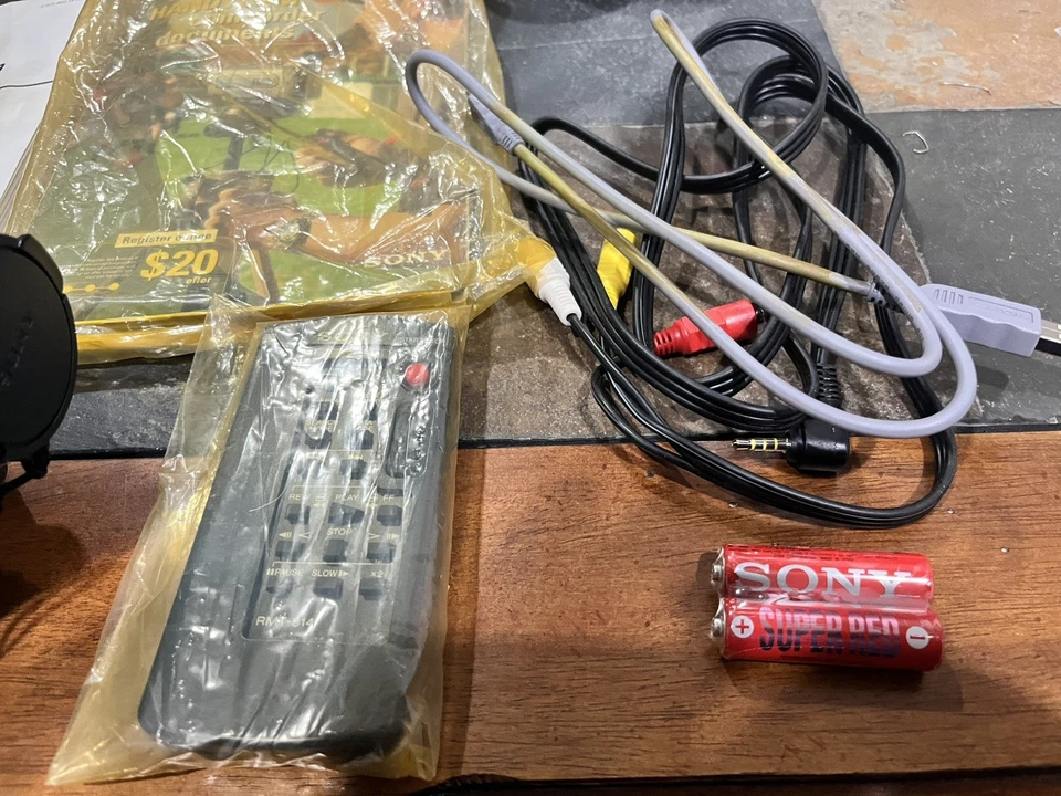 Sony Handycam DCR-TRV340 Digital8 New - Image 4 of 4