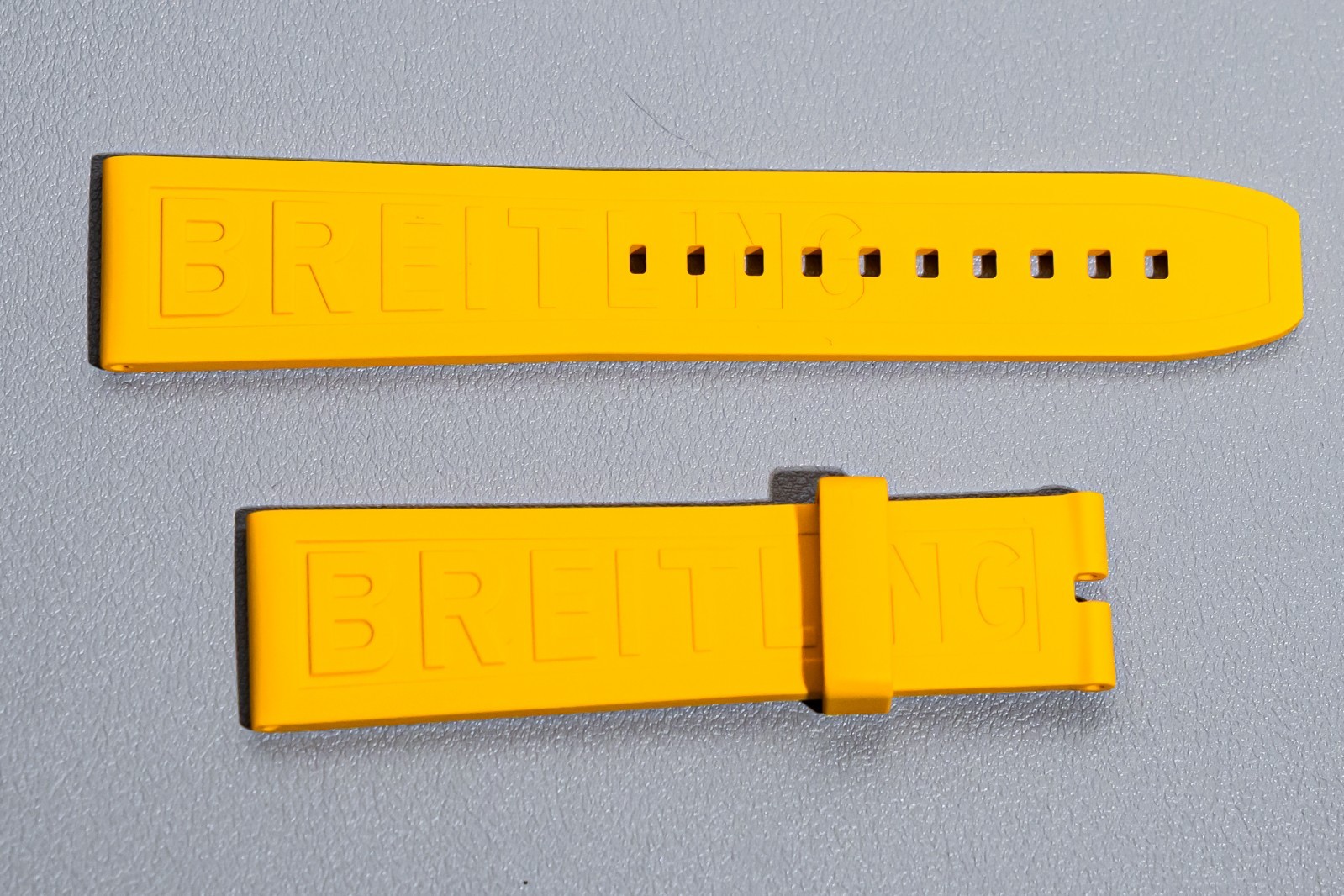 Unworn Breitling Yellow Diver Pro Rubber Strap 22-20 mm 175S Tang
