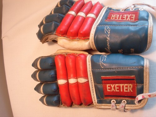 Vintage....Pair...Of...Phil..Esposito...Exeter...Ice...Hockey...Gloves...G-26 - Picture 8 of 8