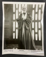 1977 Star Wars A New Hope 8x10 Press Photo - Ben Kenobi (Alec Guiness)