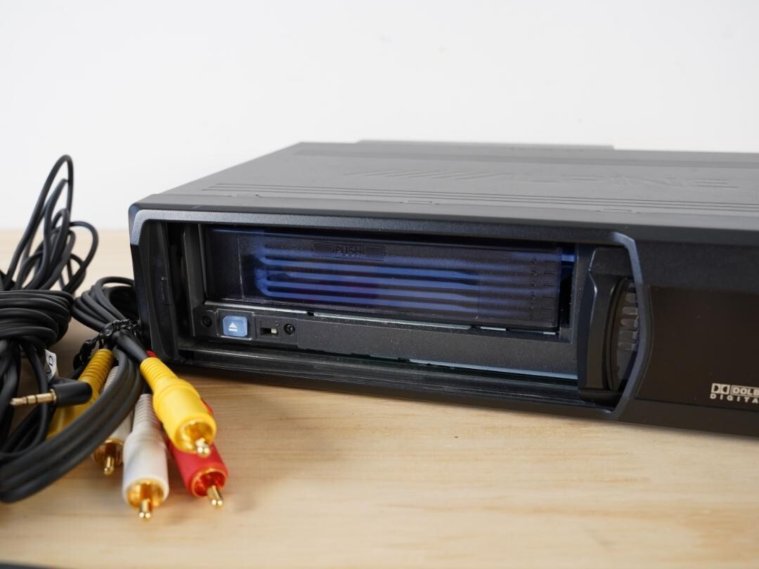 Alpine DHA-S690 6 Disc DVD CD Changer Ai-NET Compatible Alpine DHA-S690 6 Disc DVD CD Changer Ai-NET Compatible