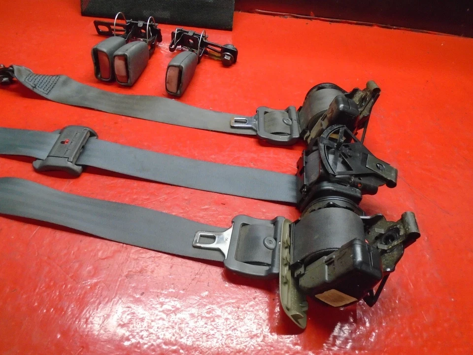 98 99 00 JUEGO CINTURÓN SEGURIDAD TRASERO VOLVO S70 OEM GRIS Foto 3 de 3