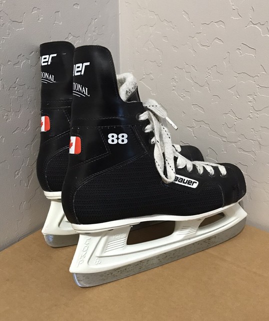 Bauer International RARE Vintage 88 Canada Flag Hockey Ice Skates Size