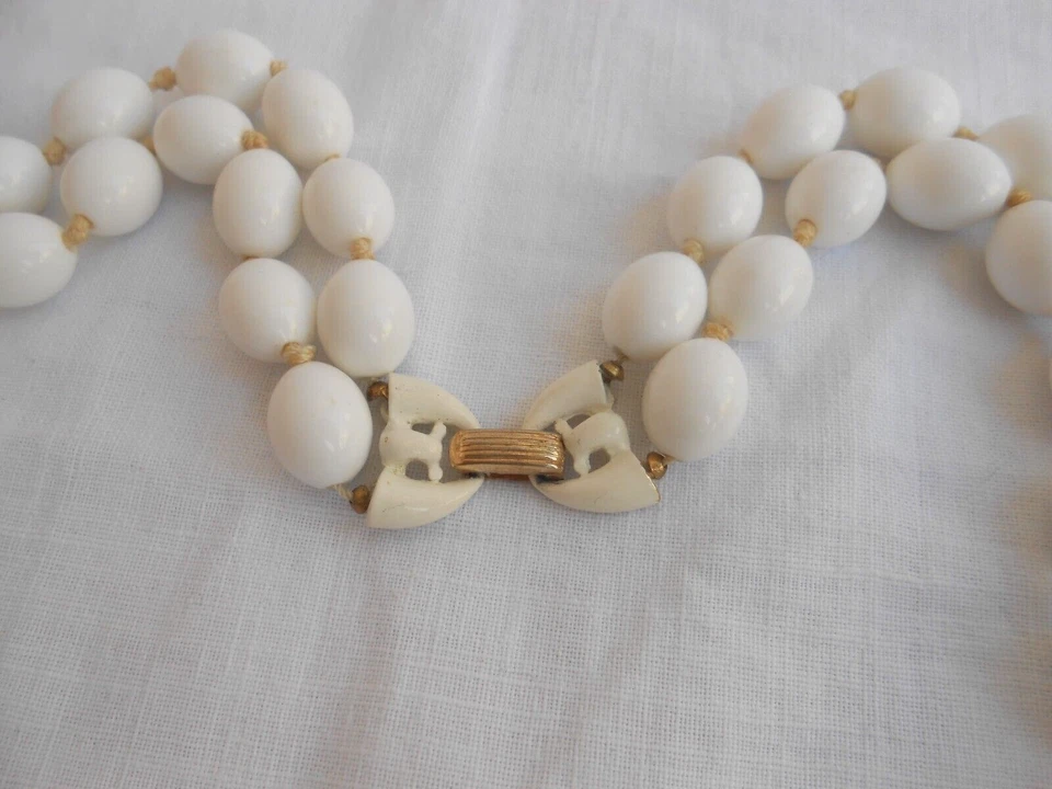 COLLANA TRIFARI 2 fili sfere ovali in lucite colore bianco chiusura lacca - Immagine 4 di 4