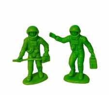 Timmee plastic space toy figure Tim Mee Galaxy Laser lot GREEN astronaut lot tm6