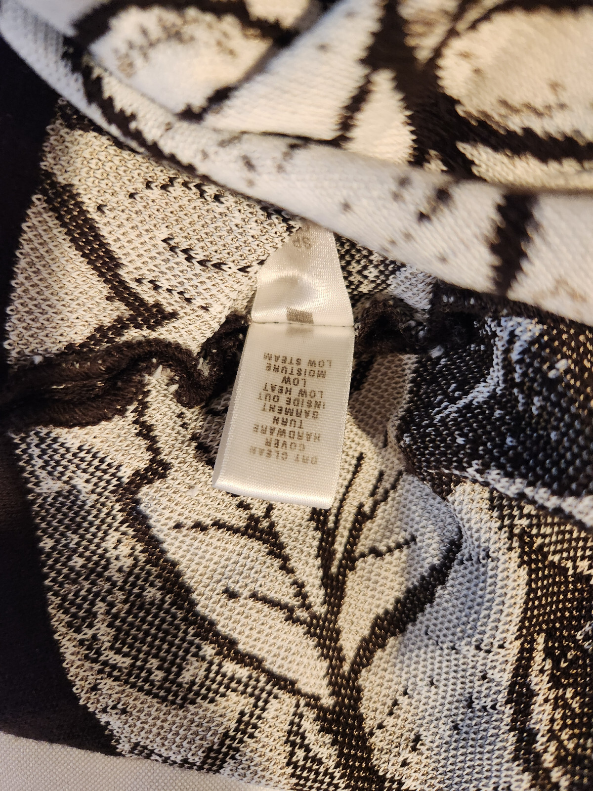 ST. JOHN KNIT LEAF PRINT BUTTON DOWN COLLAR CARDI… - image 8