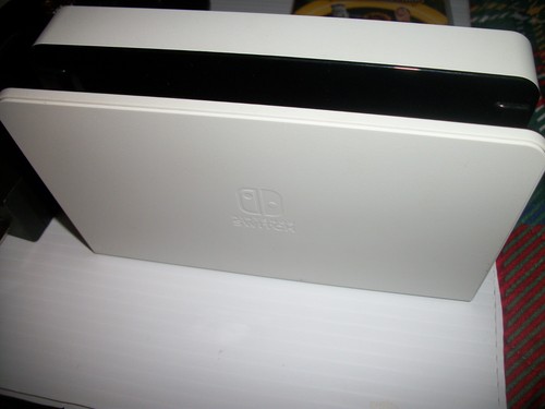 Nintendo Switch OLED White Console Bundle w/2 games,case,extra controller,more - Picture 5 of 14