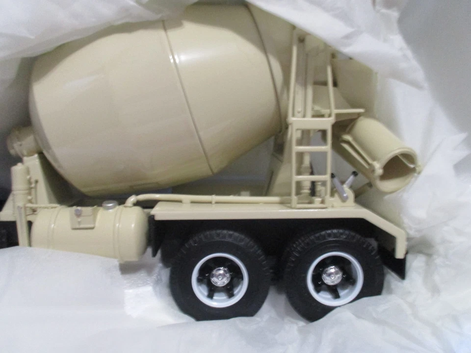 First Gear S & W Mack R Cemento/Mezclador 1/34 Diecast con Neumáticos de Goma y Caja Foto 3 de 4