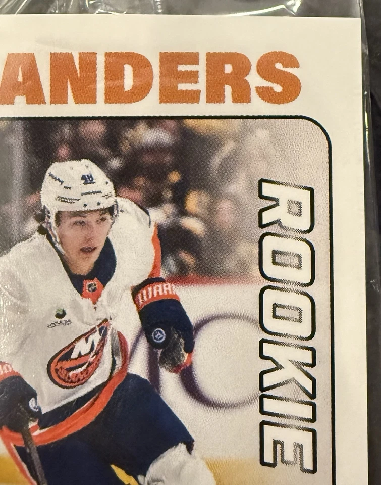 Pegatina 2025-26 NHL TOPPS NOW® SM3 🏒 Matthew Schaefer RC 🏒 Signature Moments Foto 3 de 4