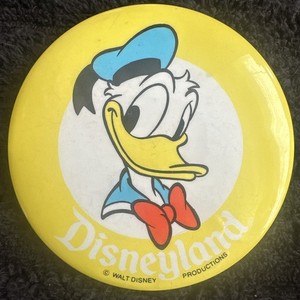 Disney Pin Disneyland Donald Duck Cartoon Yellow Large Circle Button Vintage