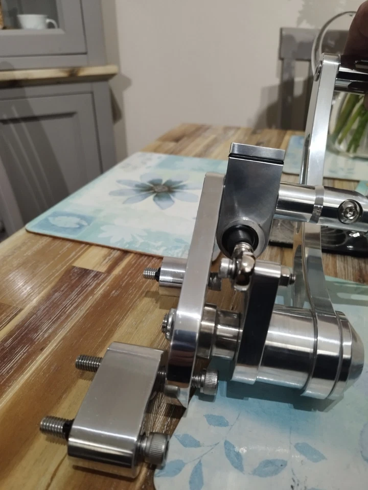 Controles delanteros en cromo Harley Davidson Fatboy FLFB o Heritage FLHCS Foto 2 de 4