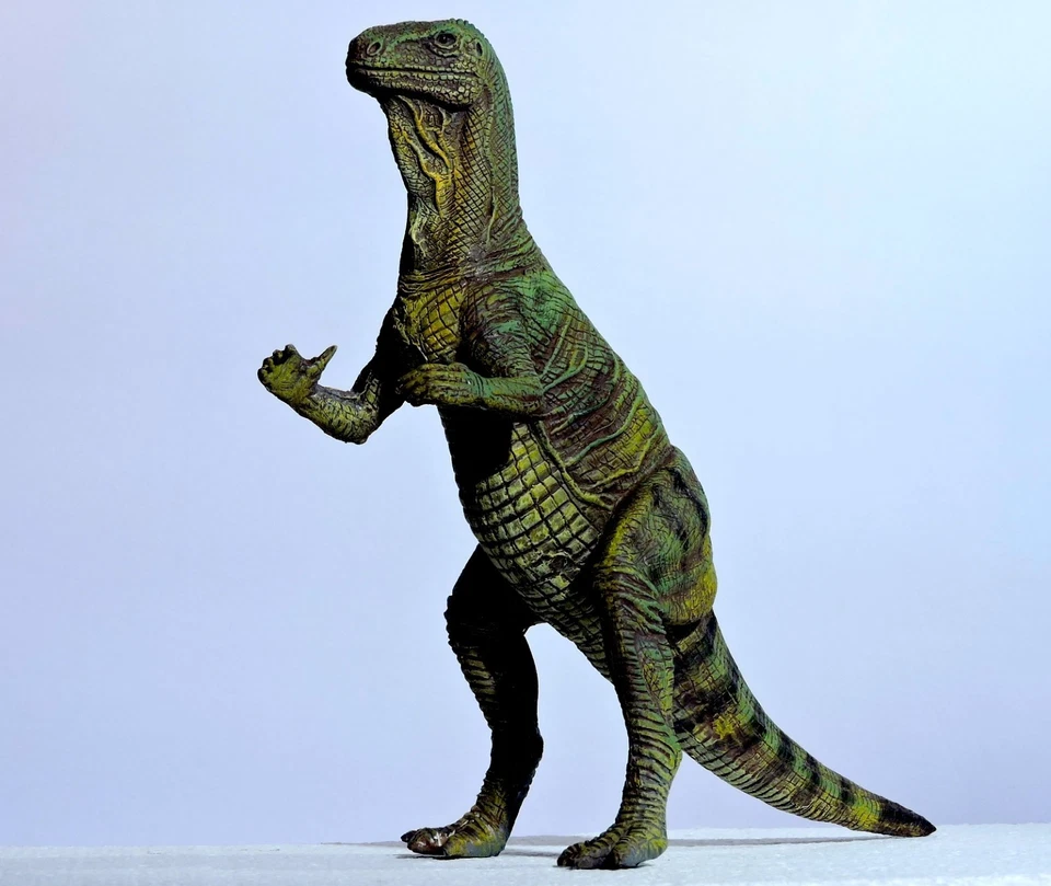IGUANODON (old-style) dinosaur resin model kit by Joe Laudati - Image 2 of 4