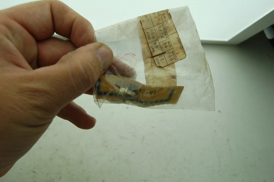 Válvula de aguja de flotador Yamaha 168-14190-25 RD250 RD350 DT125 DT250 DT360 XT500 NUEVO DE STOCK Foto 2 de 3