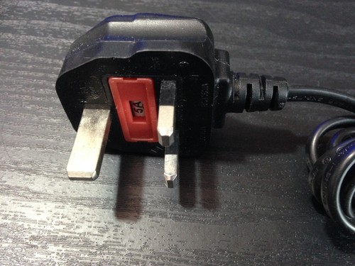 Fuente de alimentación de la consola SEGA SATURN + TV AV Audio Video Cable líder del Reino Unido Vendedor - Imagen 3 de 5
