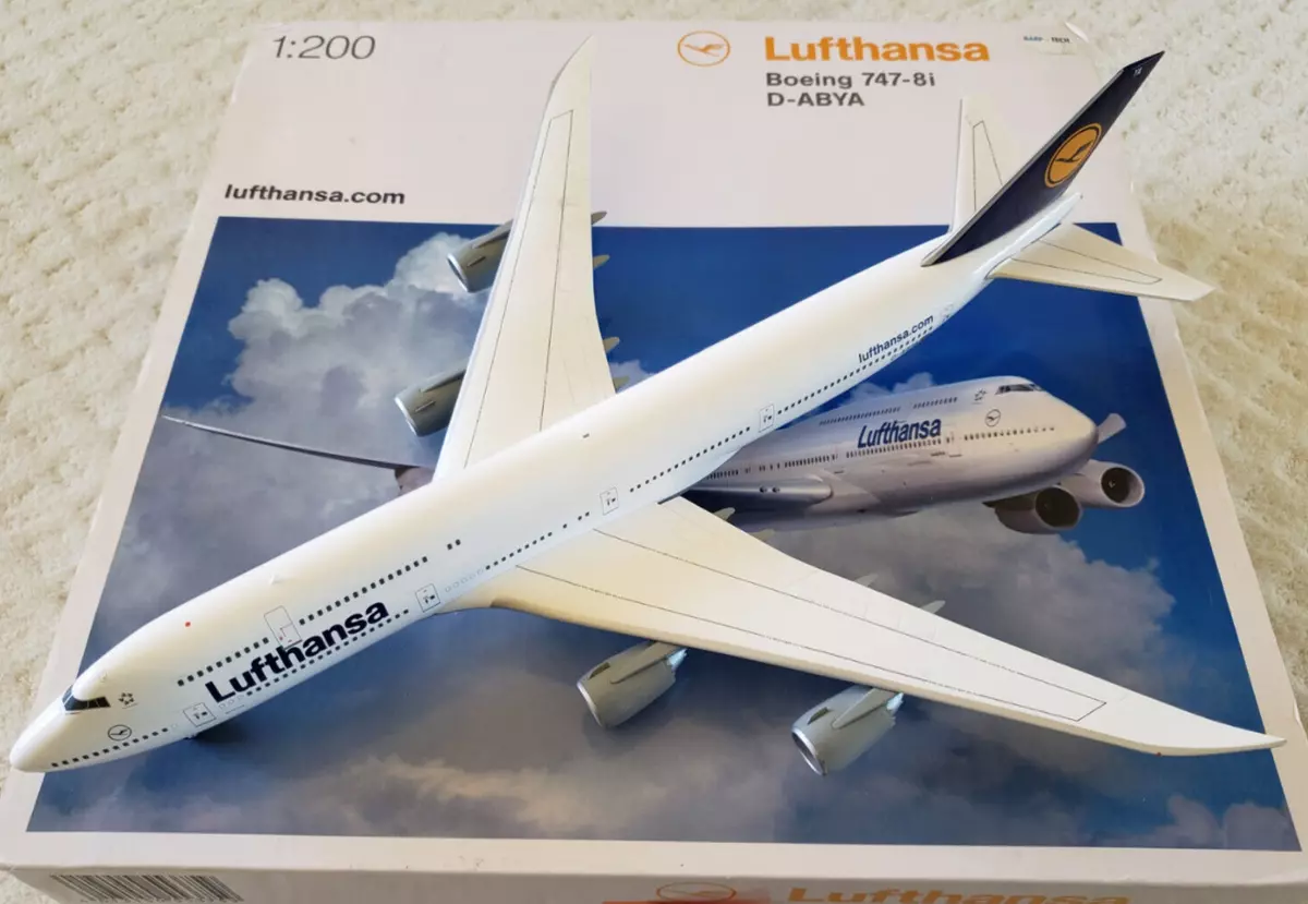 1:200 Boeing 747-8 Lufthansa old colors D-ABYA Herpa 553759