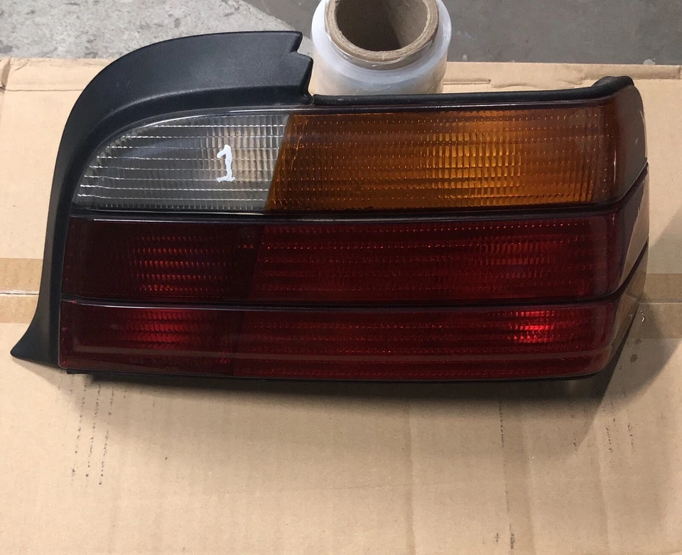 1992-1999 BMW E36 Coupe Passenger RH Tail Light Used 318i 318is 320i 325i 328i Foto 2 de 4
