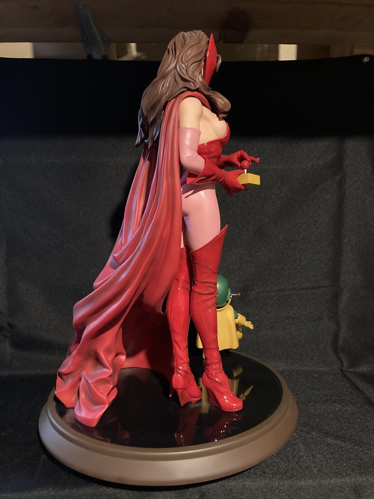 Sideshow Collectibles Marvel Scarlet Witch & Vision Comiquette Mark Brooks - Picture 5 of 18