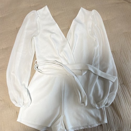 Women’s White Solid Long Sleeve V-Neck Romper Tie Closure, Belt, One Size