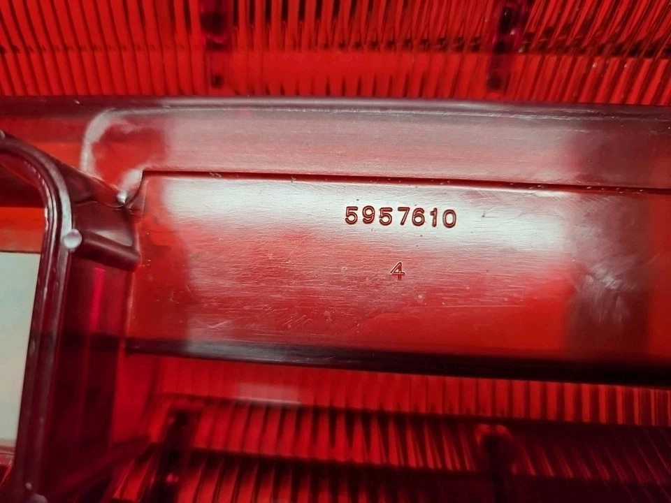 Luz de parada derecha Buick Lesabre & Wildcat 1966 lente como nueva 5957610 GM GUIDEX Foto 3 de 4