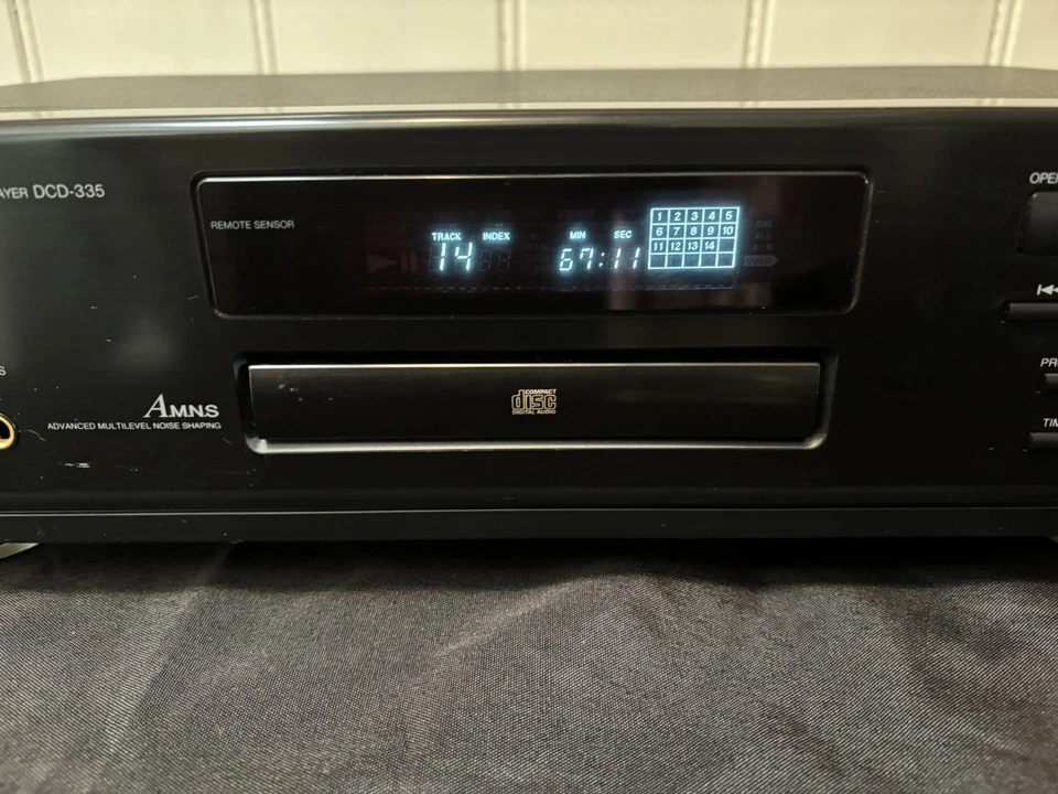 Denon CD Player DCD-335 Excellent Working Condition - image 2 of 4