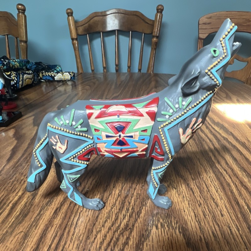 Howling Wolf Figurine