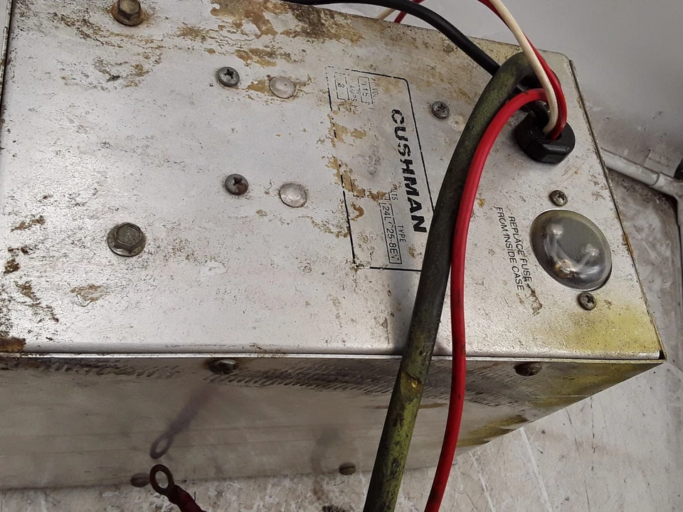 Cargador Cushman 892860 24LC25-8ET Foto 3 de 4