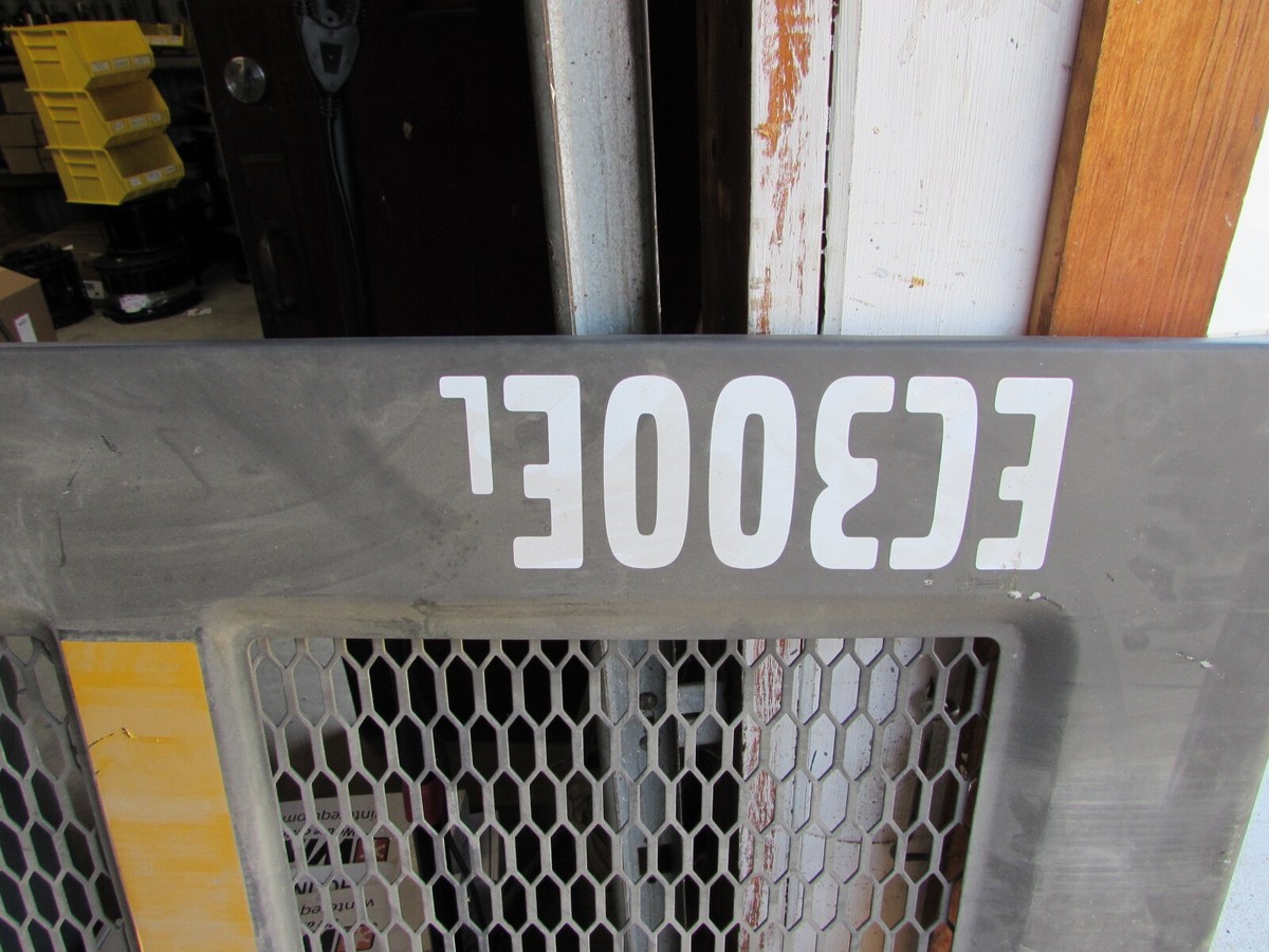1 BRAND NEW GENUINE OEM VOLVO EC300EL METAL ENGINE COVER