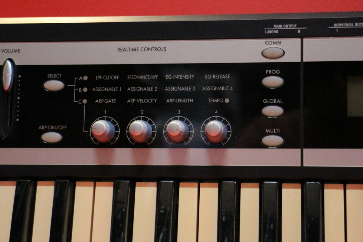 USED KORG X50 Music Synthesizer Keyboard X 50 w/original case