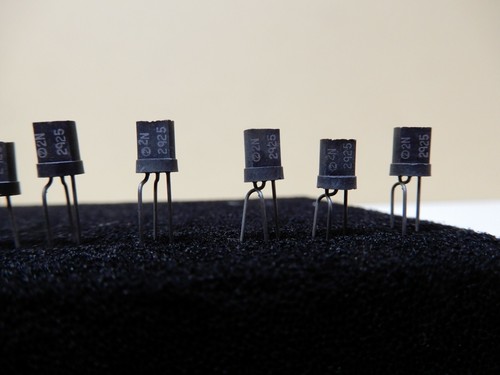 Transistores Sprague 2N2925 Cantidad 20 NPN Silicona NOS TO-98 - Imagen 2 de 3
