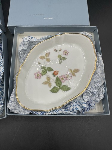 Wedgwood Wild Strawberry Silver Tray Pair in Original Boxes - Bone China (L) - Picture 3 of 8