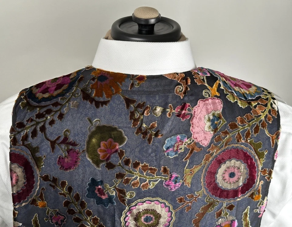 ROBERT GRAHAM LUMINOUS NON-REVERSIBLE VELVET/SILK FLORAL 3 BUTTON VEST SIZE XL - Image 2 of 4