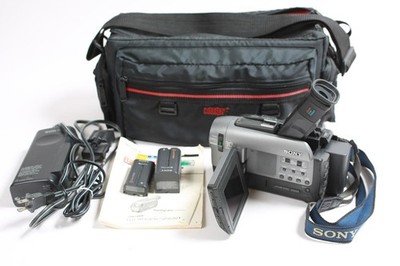 Sony Handycam CCD-TRV72 NTSC Video Hi8 Camcorder / Tested / + Accessories & Bag
