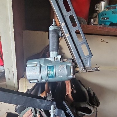 Hitachi NR83A2 Pneumatic Framing Nailer 21 Degree 10 Gauge 120 PSI Gray