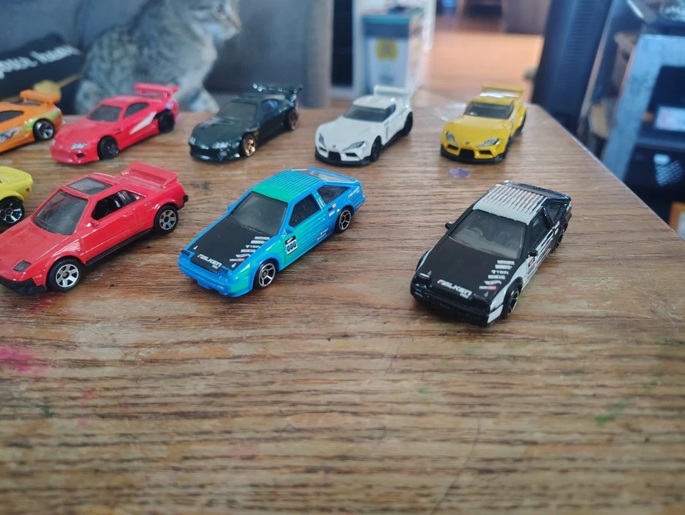 Lote de 14 autos sueltos Hot Wheels Toyota Foto 3 de 4